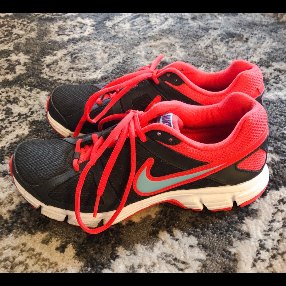 Women’s size 8.5 Nike Downshifter 5’s